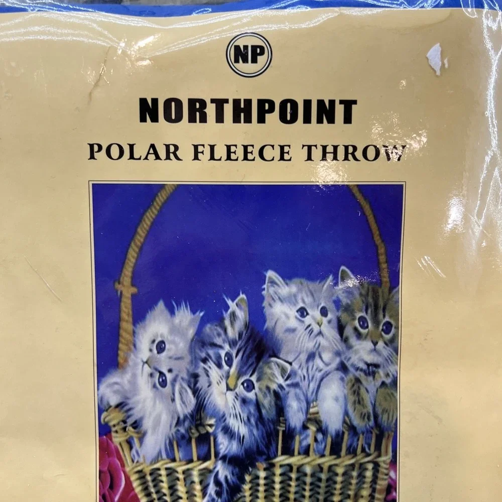 North Point Kitten in Basket Light Polar Fleece Throw Blue 100% Polyester 50x60‎